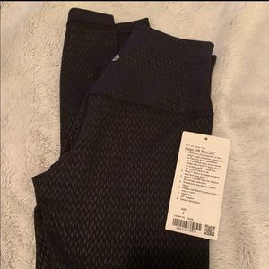 Lululemon Align 25” Black Emboss